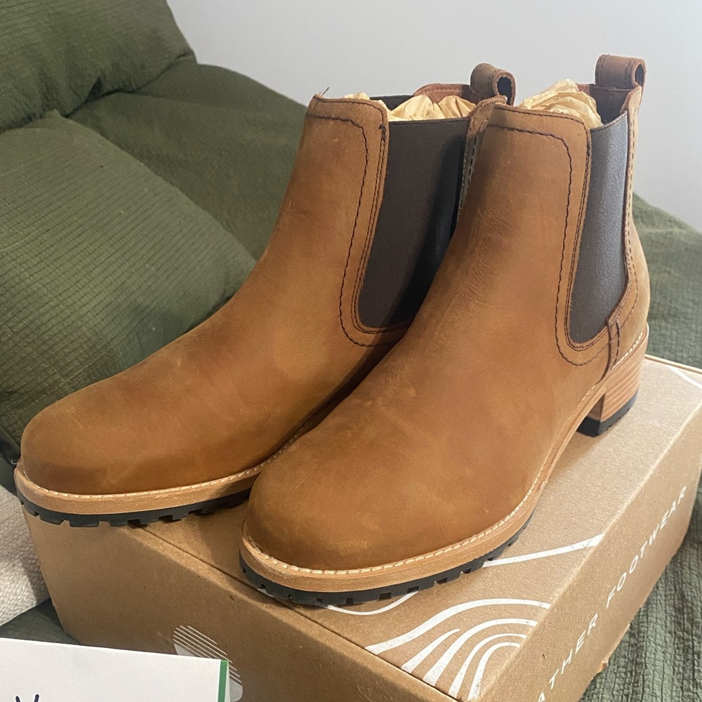 Portland Leather Goods Patina Chelsea Boots size 11 Caribou color